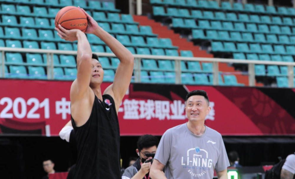最终全场比赛结束，罗马1-1佛罗伦萨。